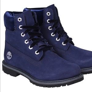 Timberlands 
navy blue boots